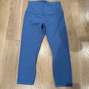 Women’s cropped Blue Leggings